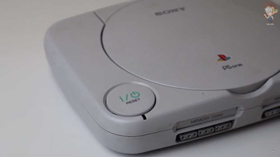 Первое поколение игровой консоли Sony PlayStation